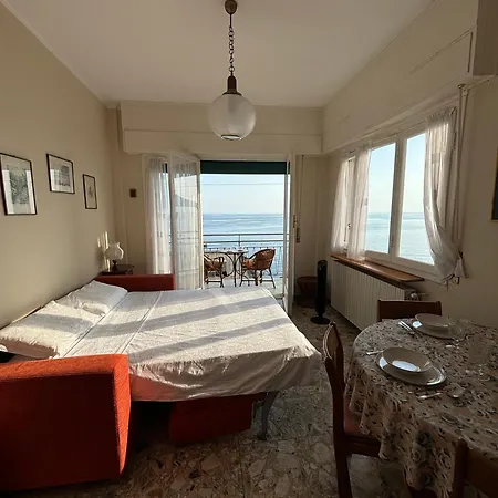 Charming Sea View Stay, 50m To Sea Apartamento Ospedaletti