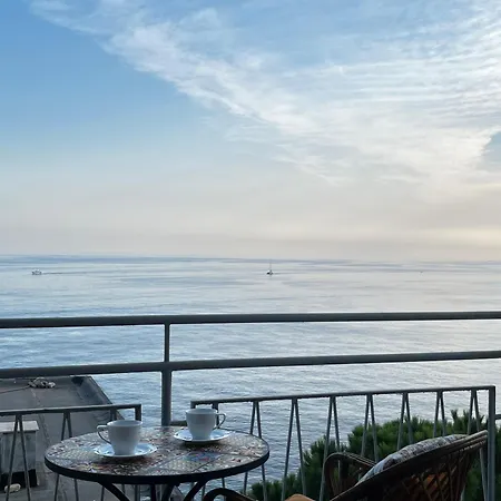Apartamento Charming Sea View Stay, 50m To Sea