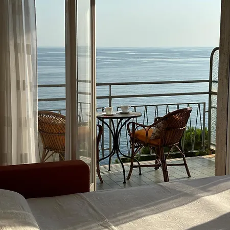 Charming Sea View Stay, 50m To Sea Ospedaletti