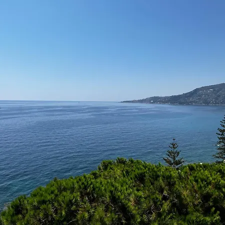 Charming Sea View Stay, 50m To Sea