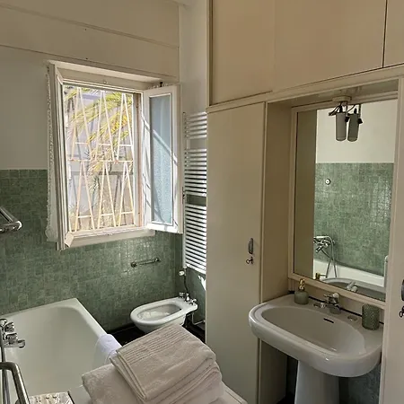Charming Sea View Stay, 50m To Sea